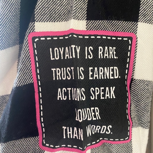 COPY - Beautiful Disaster black/white/pink flannel - Picture 4 of 5